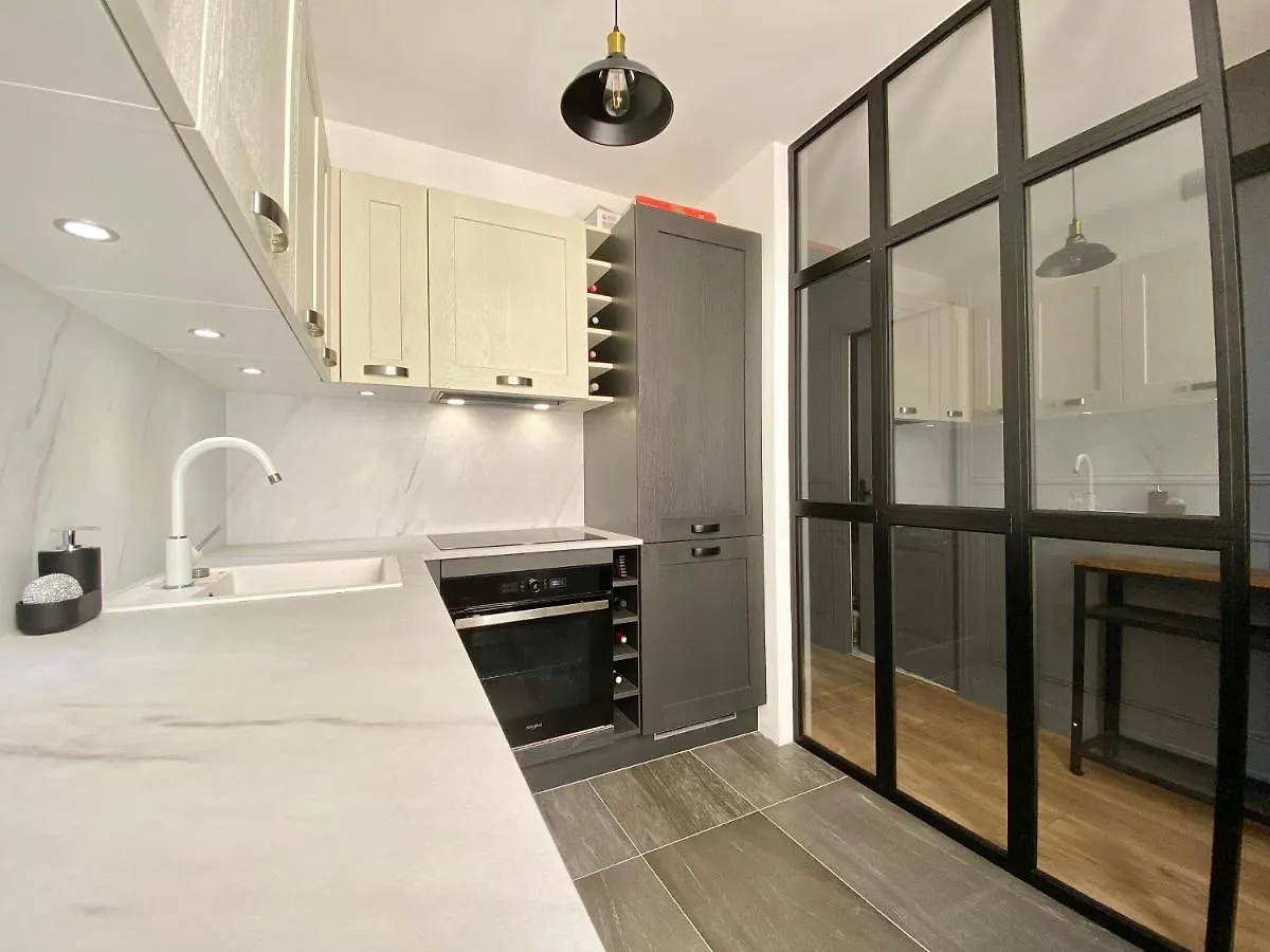 Bioves En Duplex-Climatisation-Centre Ville-Plage Menton